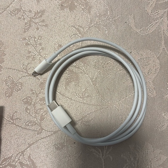 Mac to iPhone charger - Picture 1 of 1
